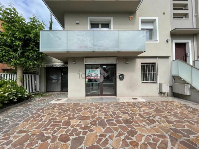 Locale in affitto di 110 m² in Via Alessandro Volta, 25