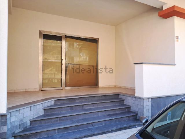 Locale in affitto di 110 m² in Via Gela