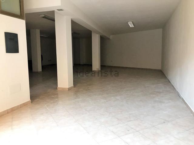 Locale in affitto di 110 m² in Via Giulio Cesare