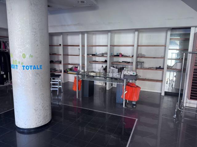 Locale in affitto di 110 m² in Via Giuseppe Verdi, 195