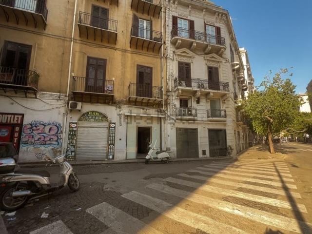 Locale in affitto di 150 m² in Via Giovanni da Procida