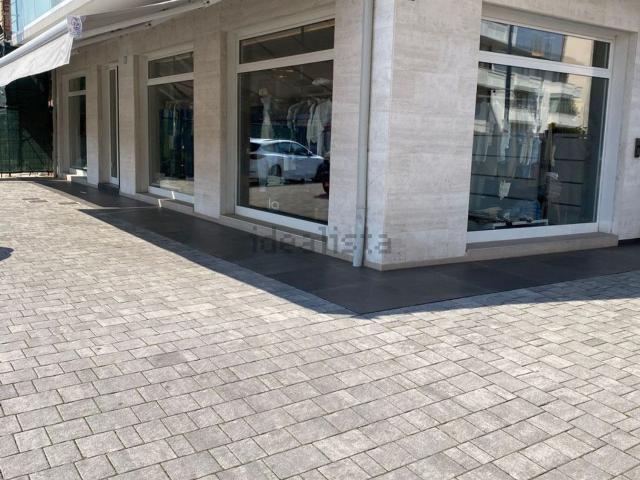 Locale in affitto di 110 m² in Via Guido Reni