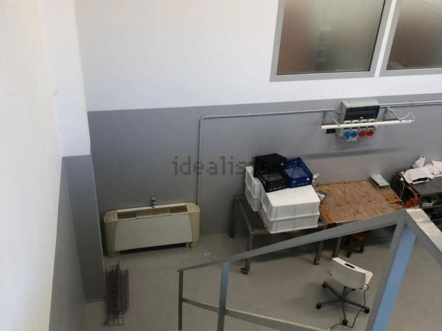 Locale in affitto di 110 m² in Via Damiano Chiesa, 8