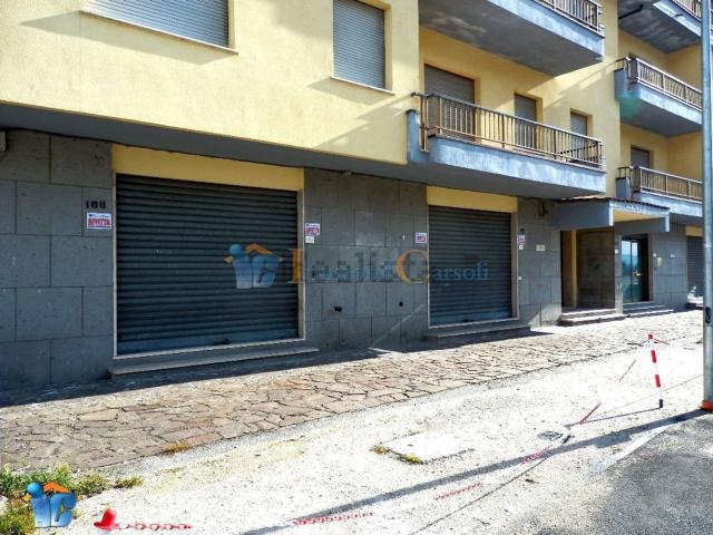 Locale in affitto di 110 m² in Via degli Alpini