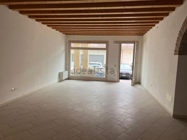 Locale in affitto di 110 m² in Via dei Colli, 139