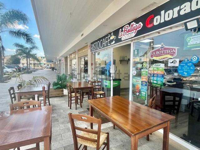 Locale in affitto di 110 m² in Via dei Garofani, 8