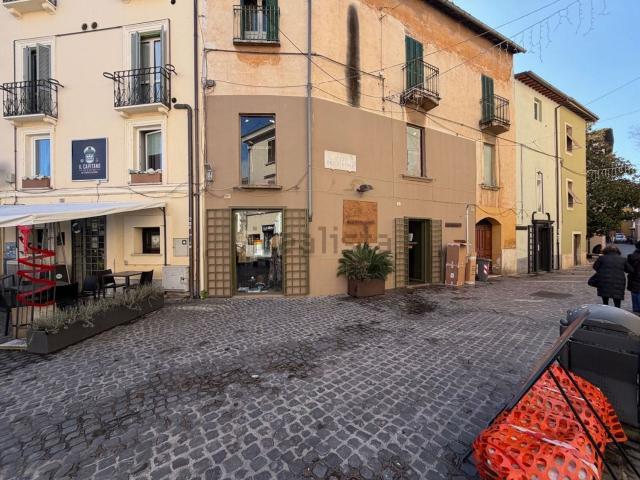 Locale in affitto di 110 m² in Via del Leone
