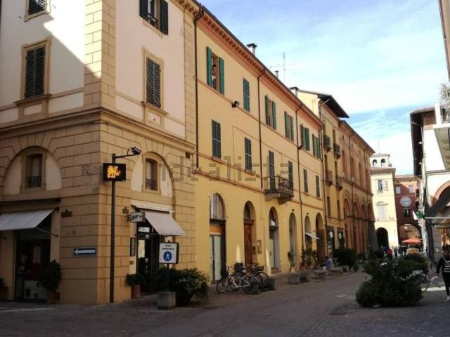 Locale in affitto di 110 m² in Via Emilia, 189