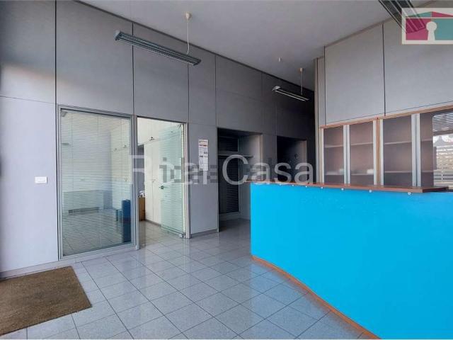 Locale in affitto di 110 m² in Via Ermanno Gerosa, 32