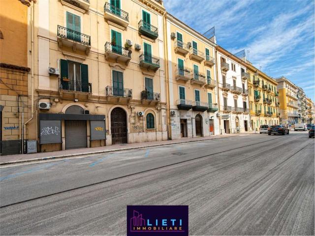 Locale in affitto di 110 m² in Via F. Crispi, 36