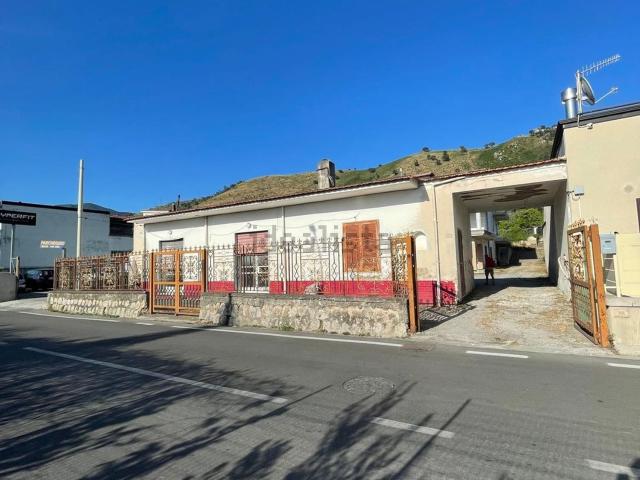 Locale in affitto di 110 m² in Via Fiano, 88