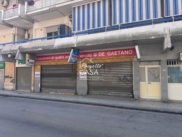 Locale in affitto di 110 m² in Via Francesco Cappiello, 31