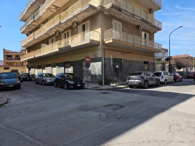 Locale in affitto di 110 m² in Via John Fitzgerald Kennedy