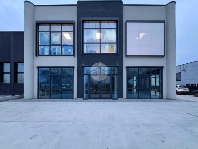 Locale in affitto di 110 m² in Via Lombardia, 17