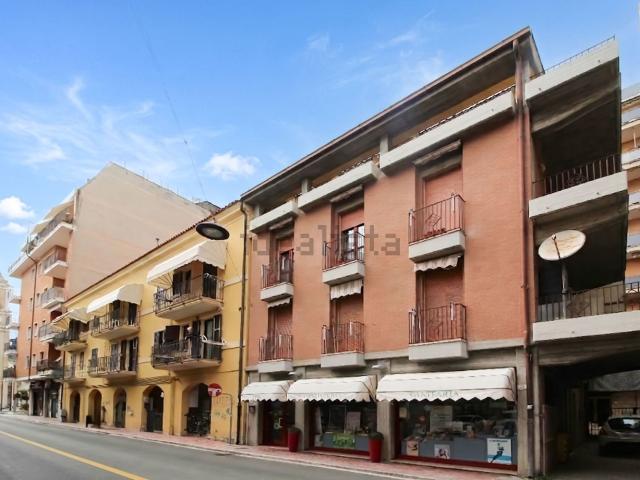 Locale in affitto di 110 m² in Via Laureati, 21