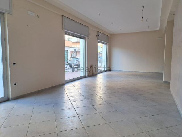 Locale in affitto di 110 m² in Via Libertà