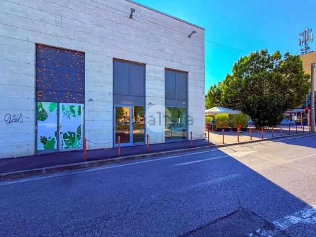 Locale in affitto di 110 m² in Via Mantova, 94