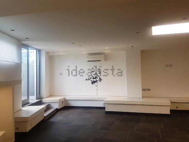 Locale in affitto di 110 m² in Via Martiri di Belfiore