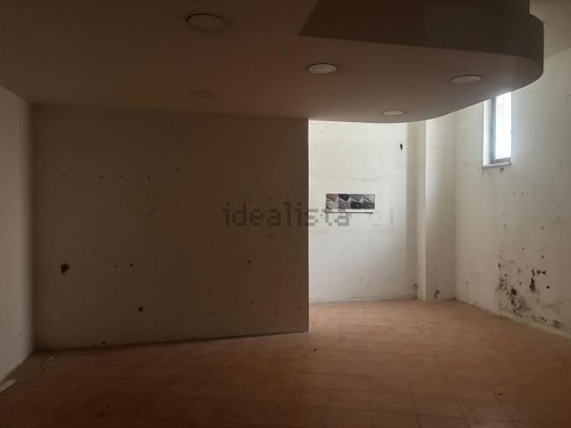 Locale in affitto di 110 m² in Via Napoli, 94