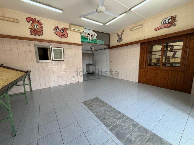 Locale in affitto di 110 m² in Via Nettunense, 32