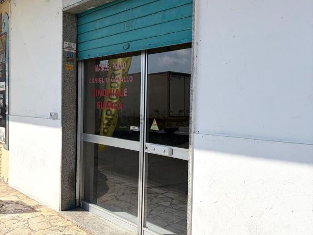 Locale in affitto di 110 m² in Via Nettunense, 32