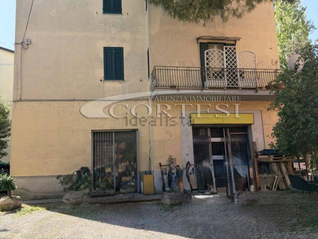 Locale in affitto di 110 m² in Via Ponte Vecchio, 81