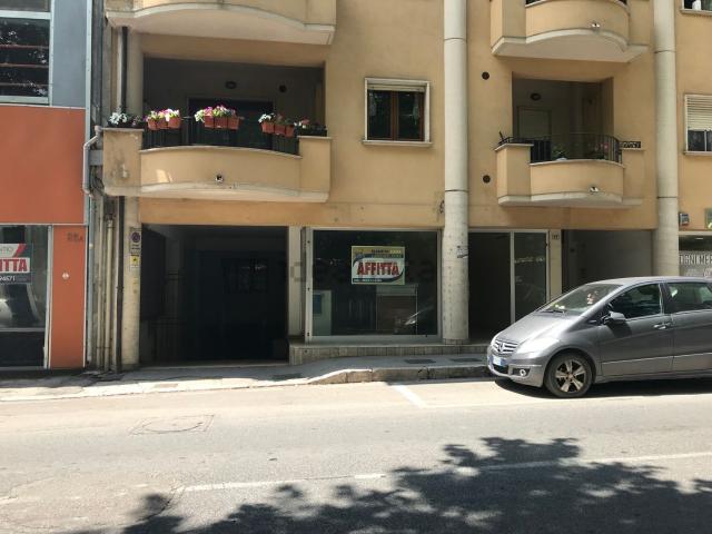 Locale in affitto di 110 m² in Via Roma
