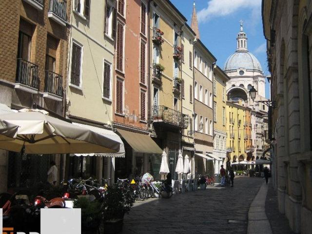 Locale in affitto di 110 m² in Via Roma