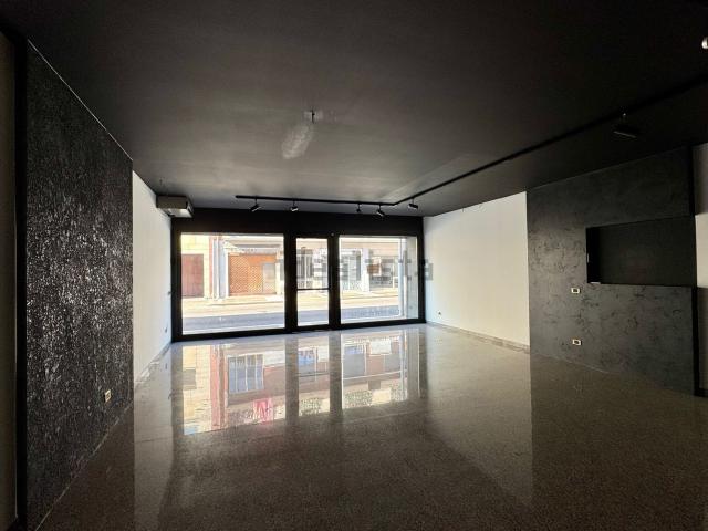 Locale in affitto di 110 m² in Via Roma