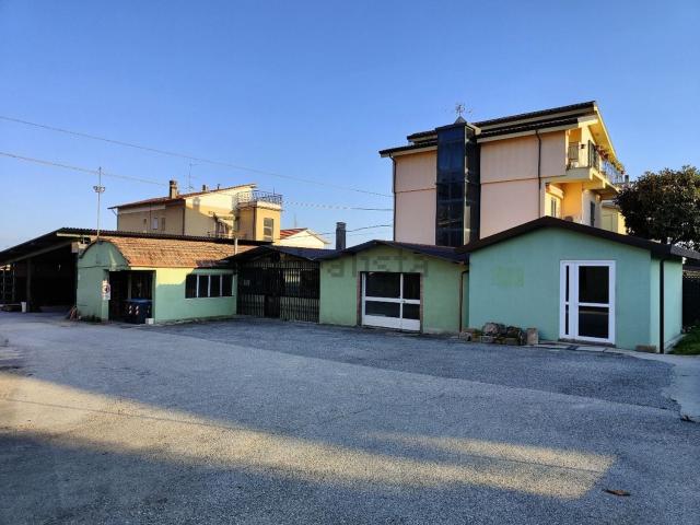Locale in affitto di 110 m² in Via Rimembranze