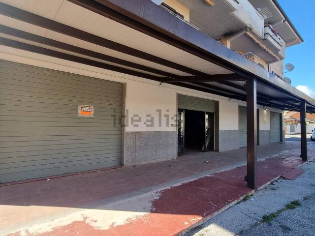 Locale in affitto di 110 m² in Via Ticino, 43