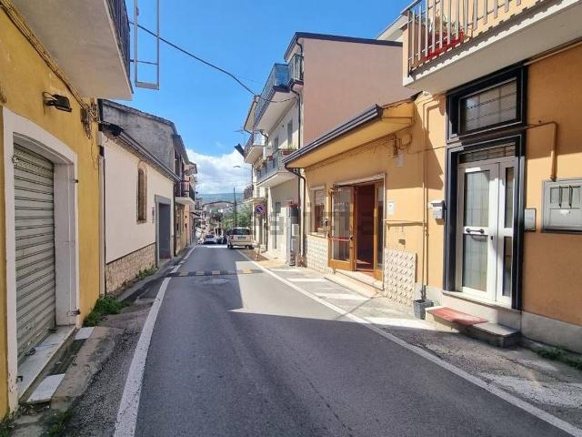 Locale in affitto di 110 m² in Via Valle, 12