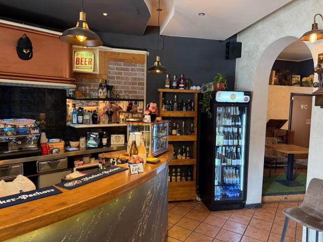 Locale in affitto di 110 m² in Via Villa Cozza, 50