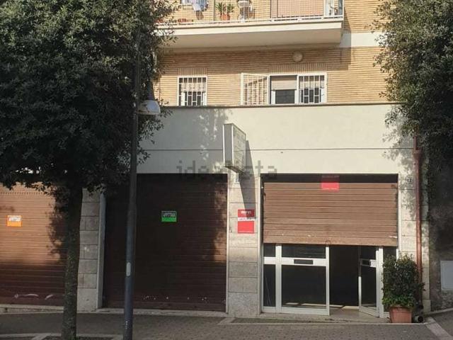 Locale in affitto di 110 m² in Viale Pio XII