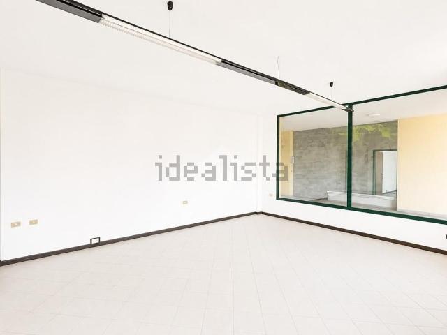 Locale in affitto di 110 m² in Piazza Generale Carlo Alberto dalla Chiesa, 5