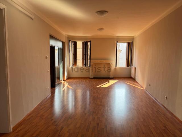 Locale in affitto di 110 m² in Piazza dei Signori