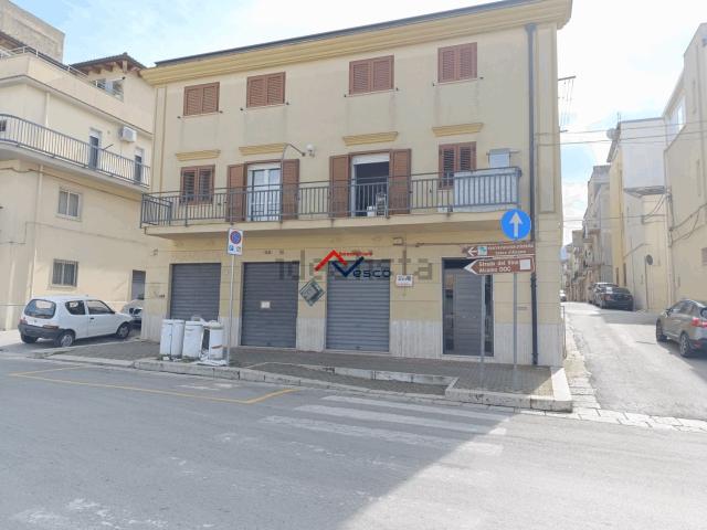 Locale in affitto di 110 m² in Piazza Della Repubblica