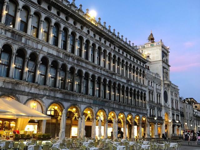 Locale in affitto di 110 m² in Piazza San Marco, 136