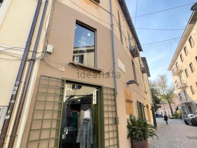 Locale in affitto di 110 m² in Piazza San Francesco