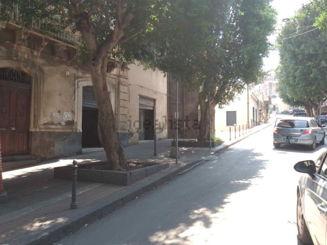 Locale in affitto di 110 m² in Piazza Santa Barbara, 13