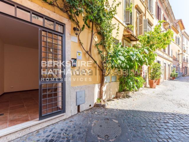 Locale in affitto di 110 m² in Piazza Trilussa