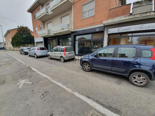 Locale in affitto di 110 m² in Strada Alessandria, 2