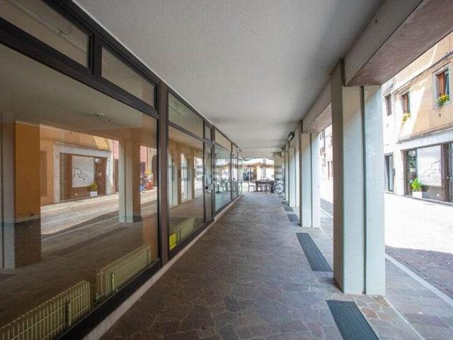 Locale in affitto di 111 m²