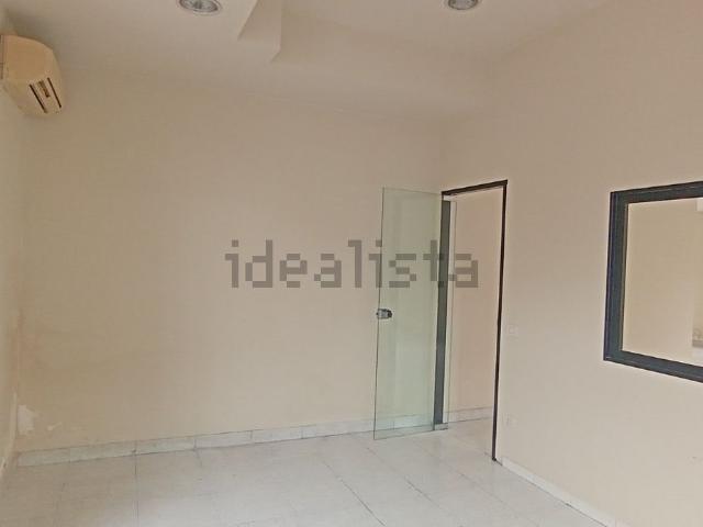 Locale in affitto di 111 m² in Via Don Minzoni