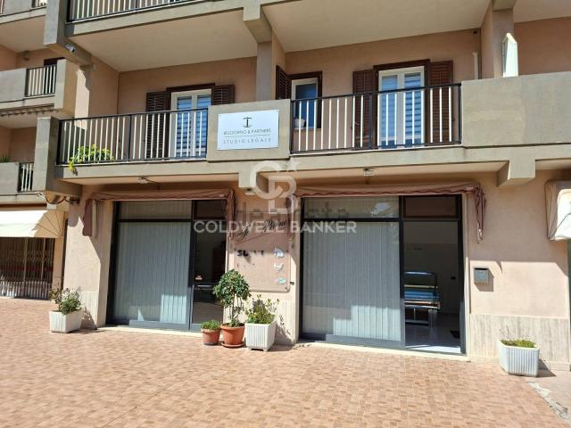Locale in affitto di 111 m² in Via Sacro Cuore, 64
