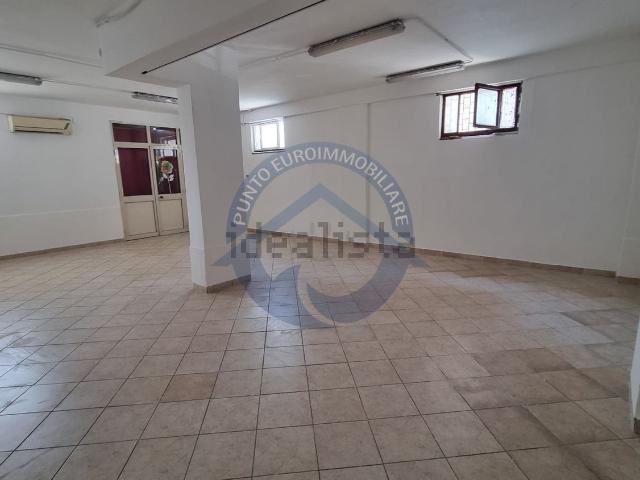 Locale in affitto di 111 m² in Via Rosa Luxemburg, 23