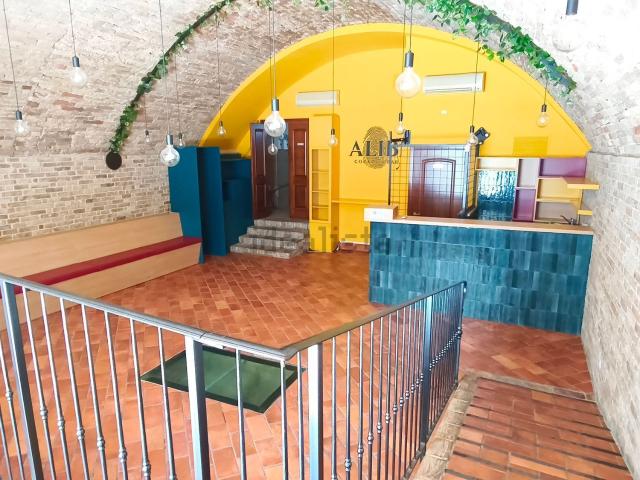 Locale in affitto di 112 m² in Via delle Caserme, 52