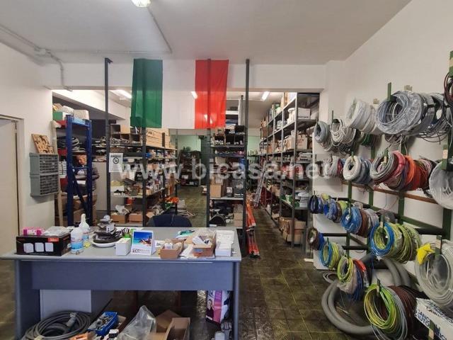 Locale in affitto di 113 m² in Via Ciro Menotti