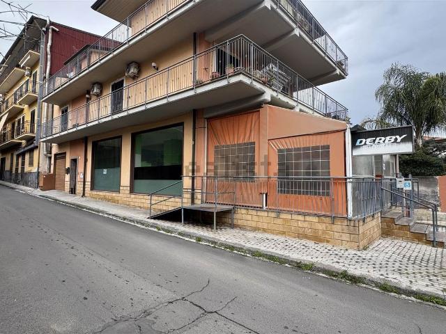 Locale in affitto di 114 m² in Via Capitano Caruso