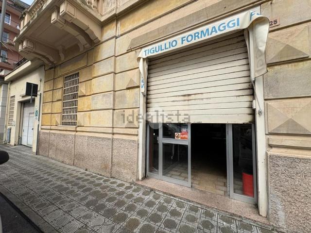 Locale in affitto di 114 m² in Via Giacomo Matteotti